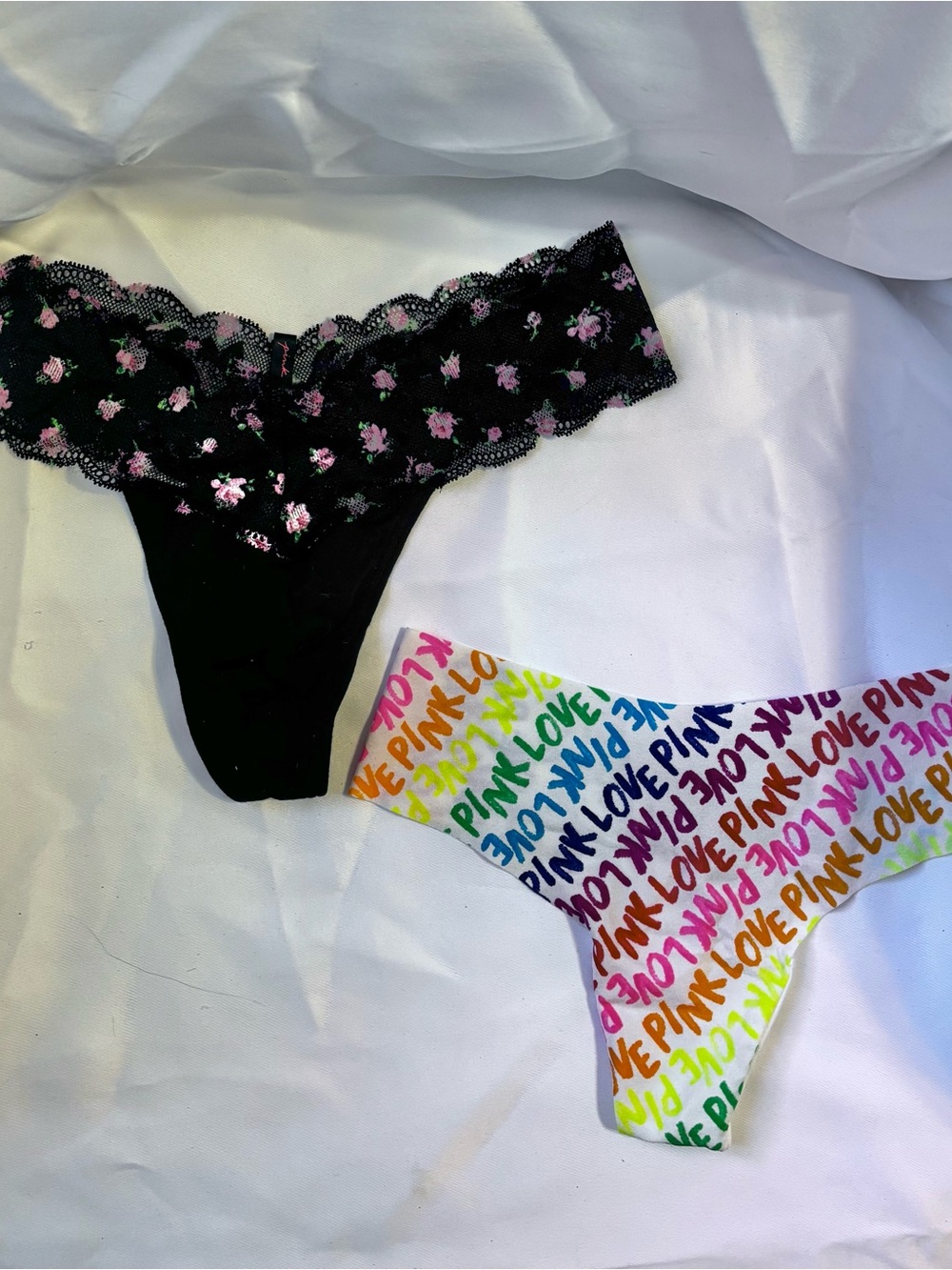 NWT Victoria’s Secret PINK 2 Pack Thongs Rainbow, Black Size XS